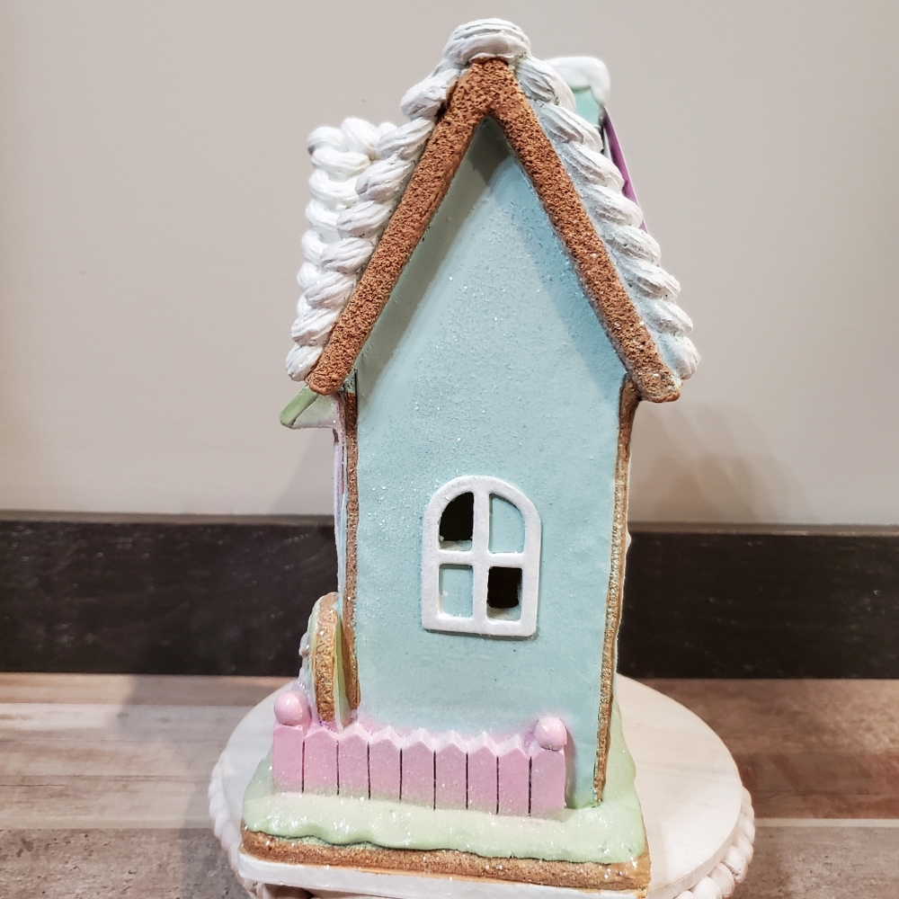 Pastel Easter Gingerbread House-NWT - Picture 5 of 9